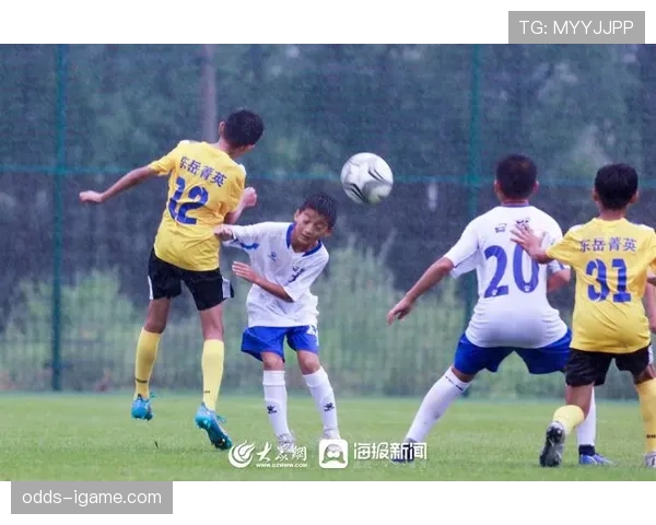 激战正酣:本周末足球赛事点燃球迷热情 激战正酣:本周末足球赛事点燃球迷热情